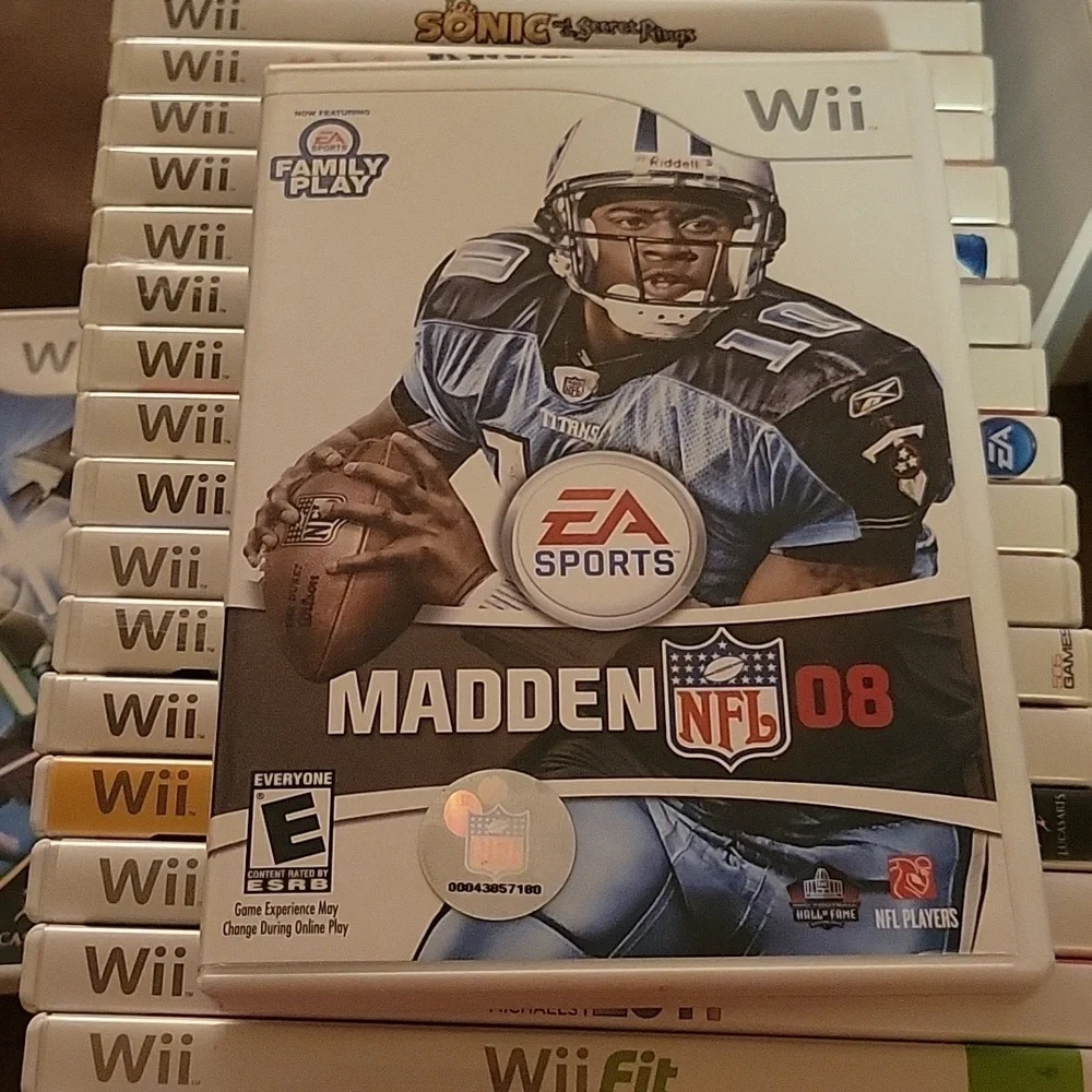 EA Sports MADDEN NFL 08 - Wii Game No Visible Stratches Original Case & Papers
